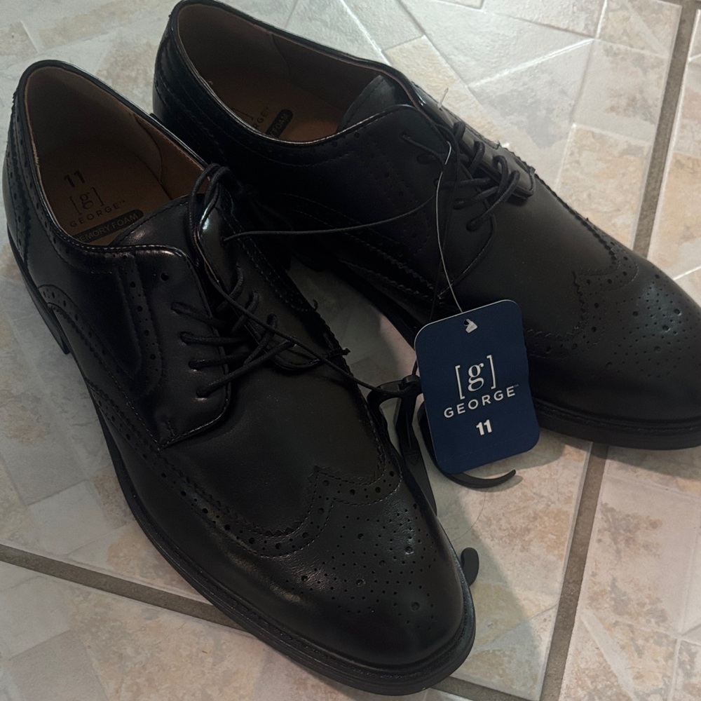 Men's Classic Black Oxfords       NWT